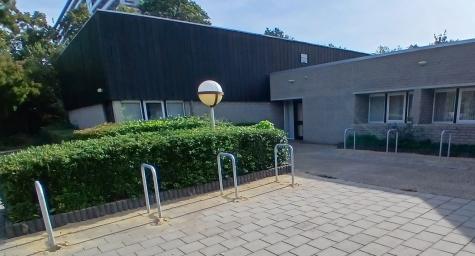 De fietsbeugels bij De Open Hof